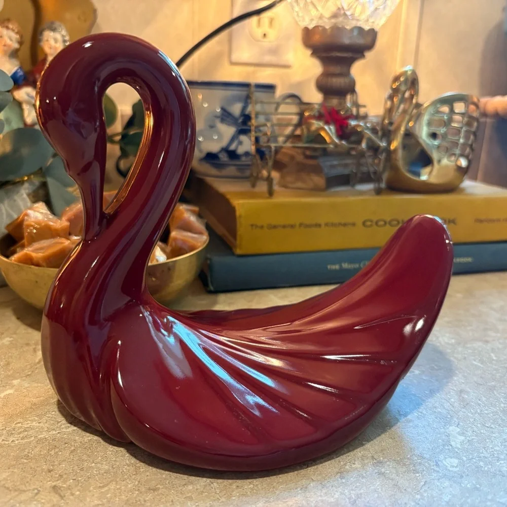 Vintage 1981 Maroon Swan Andre Richards Bathroom Décor Hand Towel Holder Ceramic